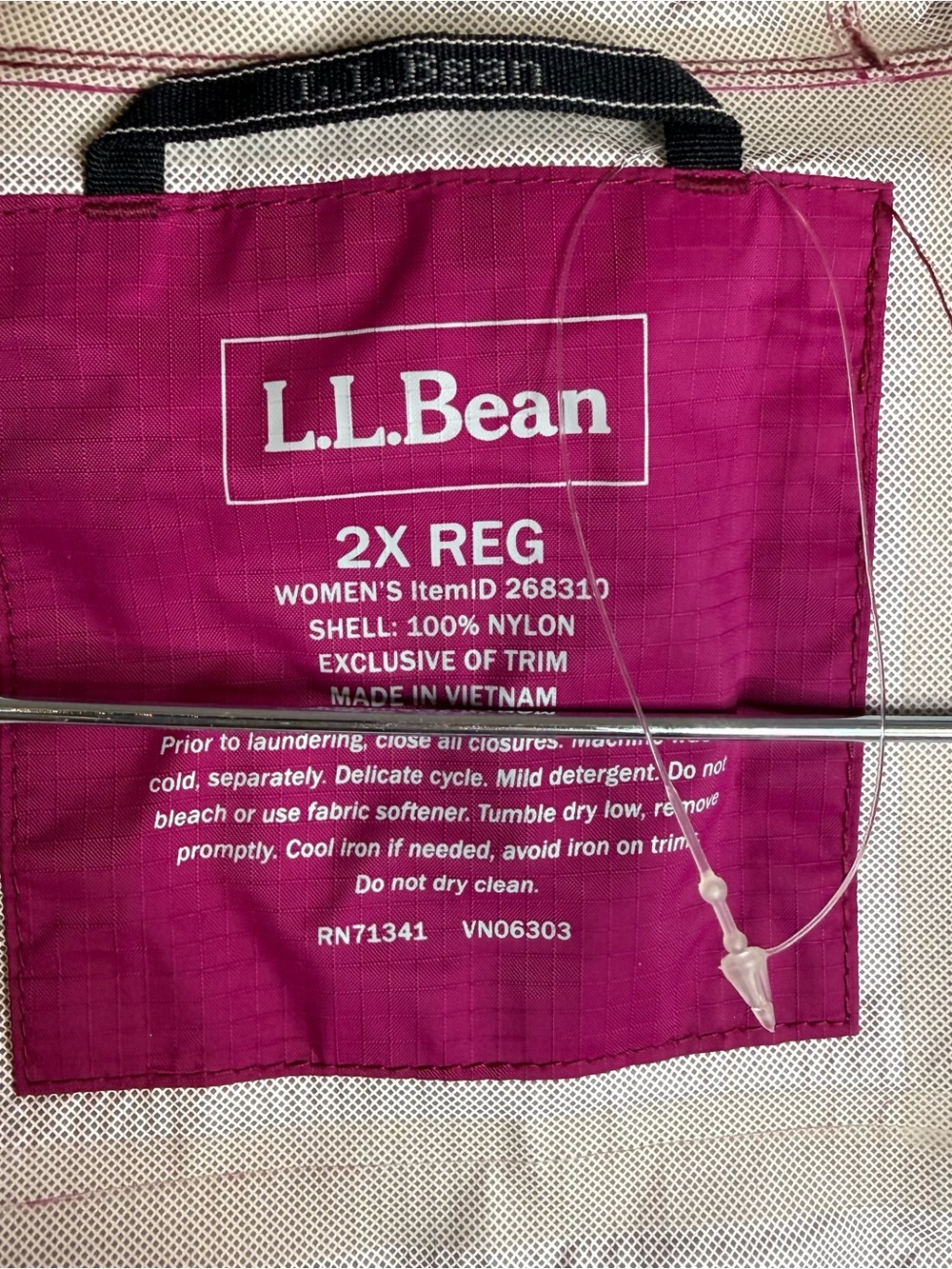 L.L.Bean women's Raincoat Jacket Shell - fuchsia and Pink Size 2X EUC - Like New - Picture 3 of 7